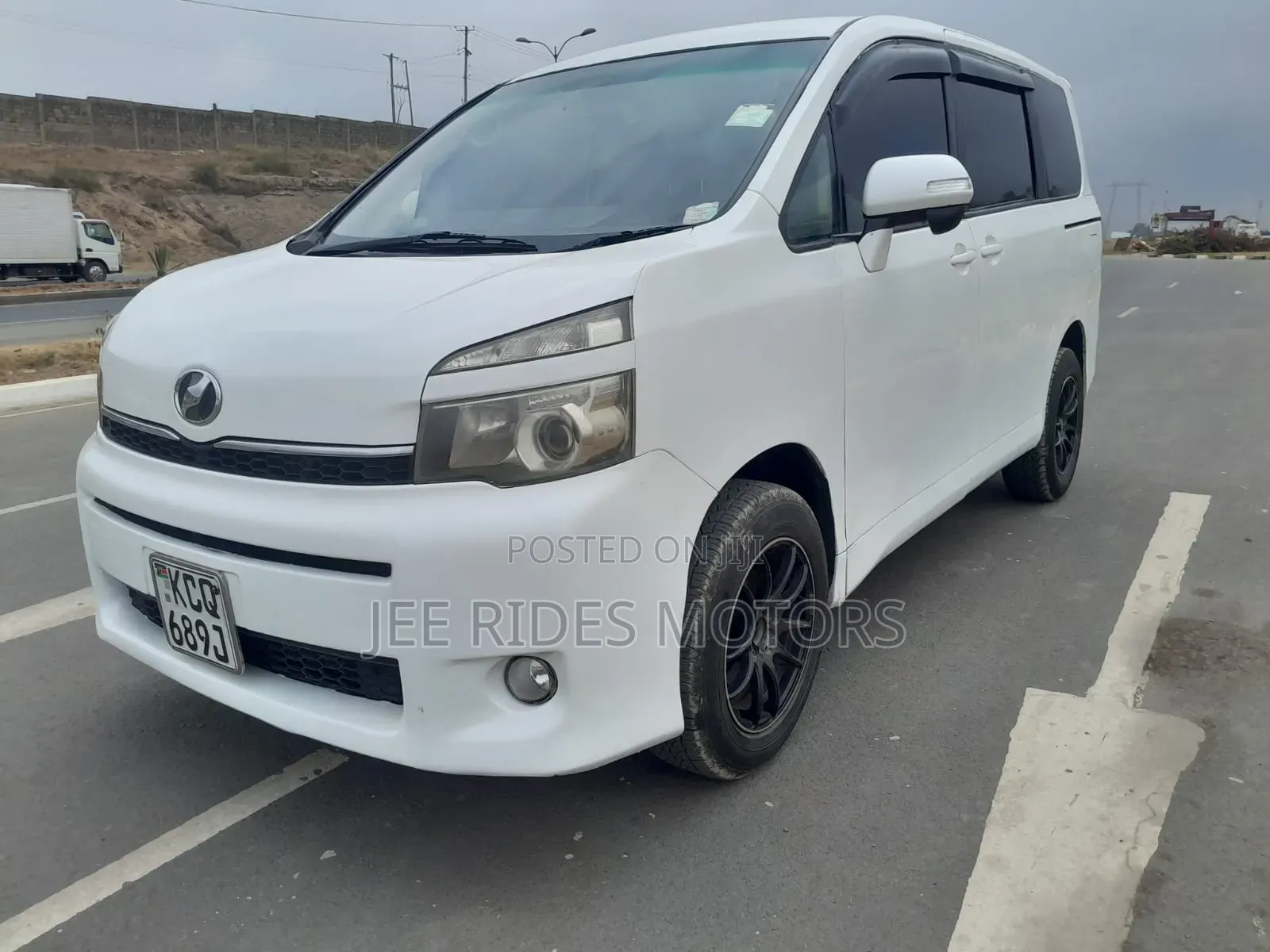 Toyota Voxy 2010 White