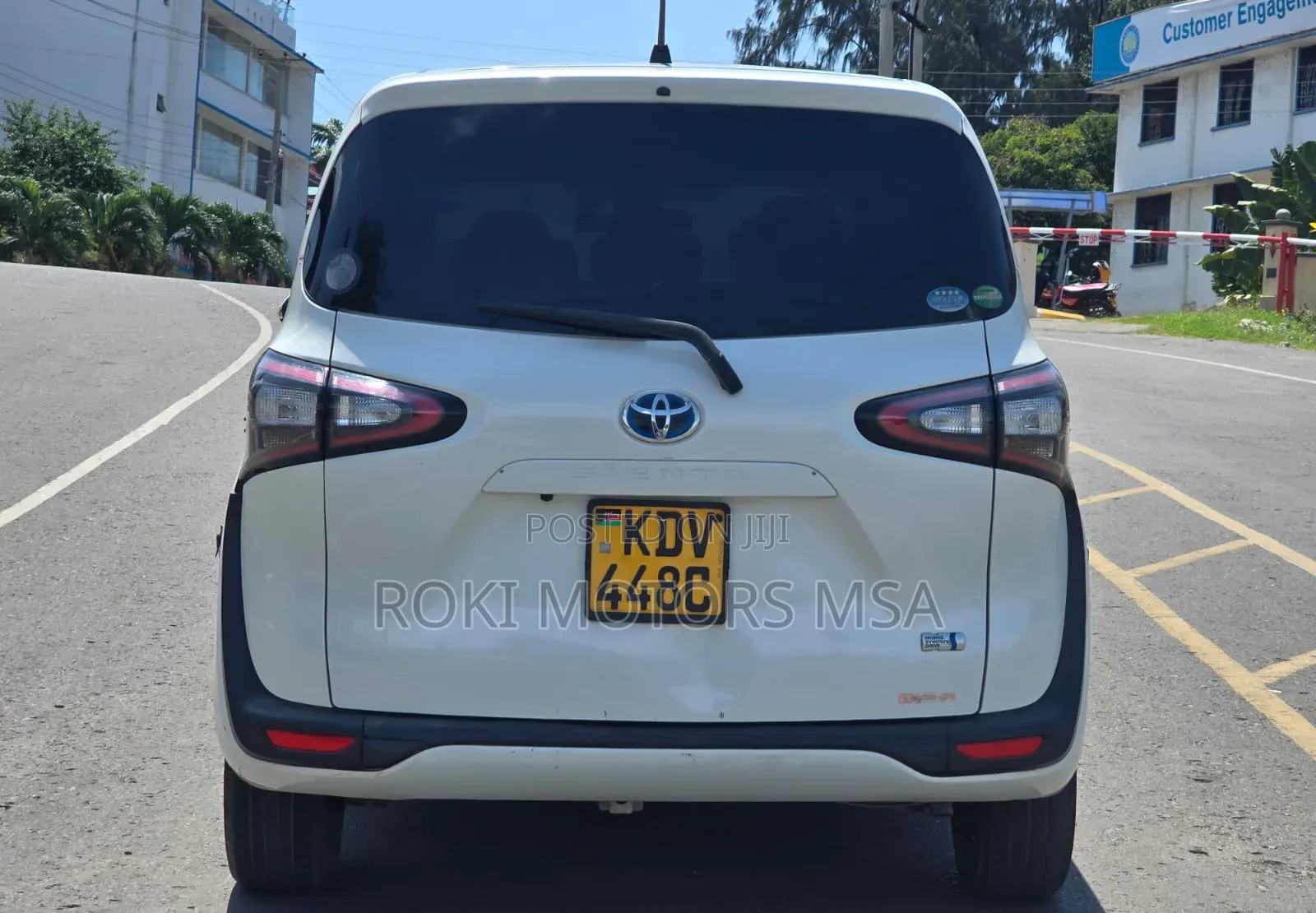 Toyota Sienta 2018 White