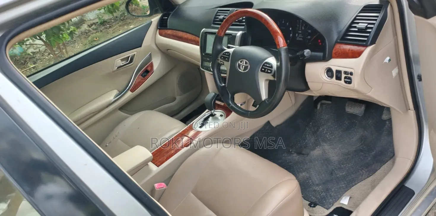 Toyota Premio 2016 Silver