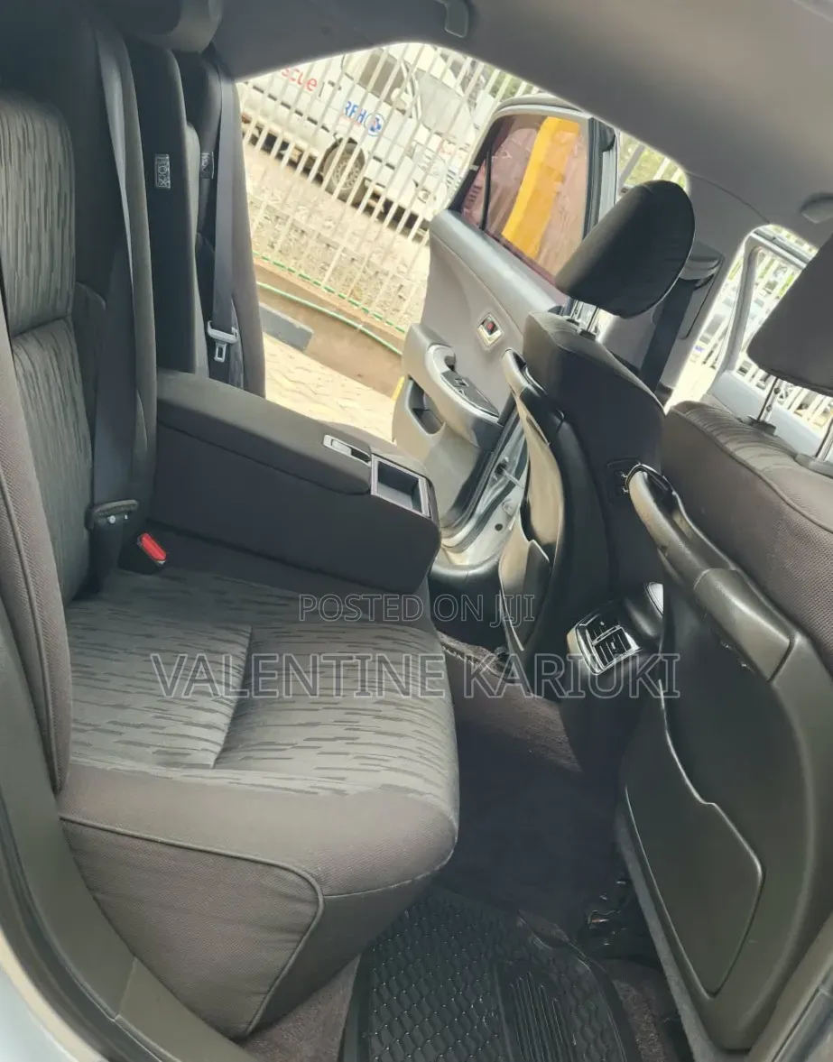 Toyota Crown 2011 Silver