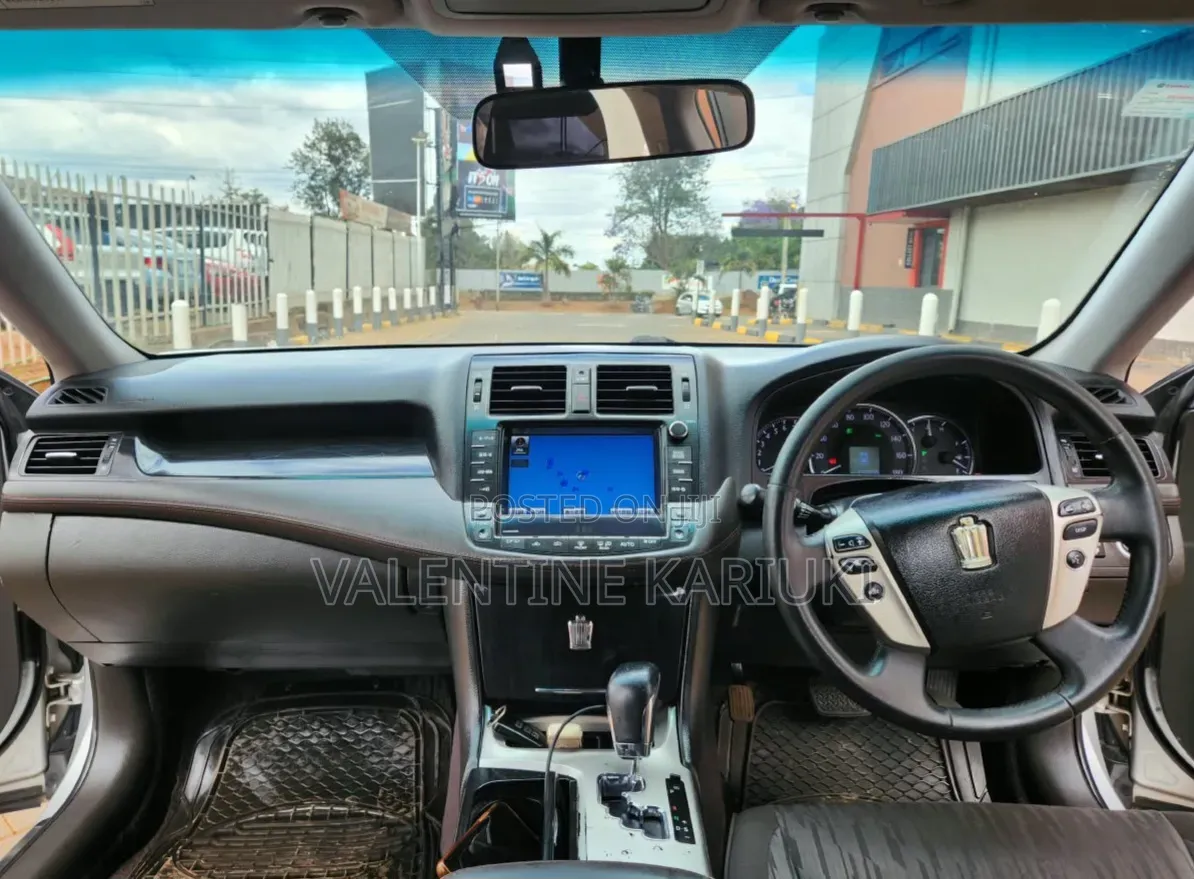 Toyota Crown 2011 Silver