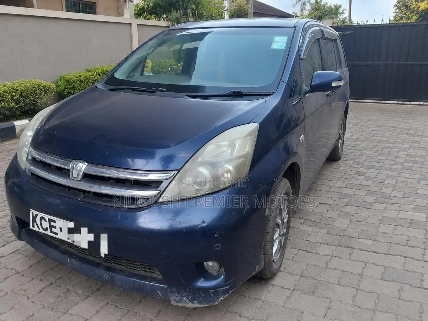 Toyota ISIS 2008 Blue