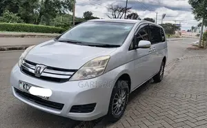 Toyota ISIS 2013 Silver