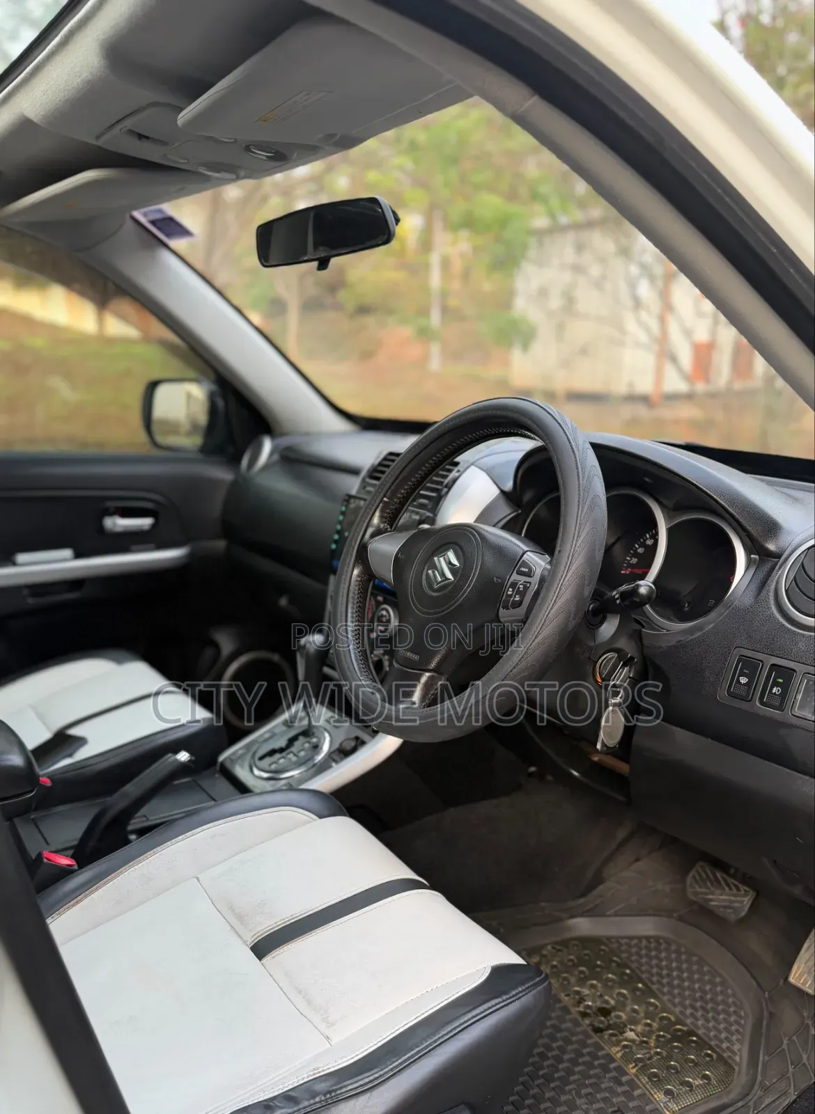 Suzuki Escudo 2010 White