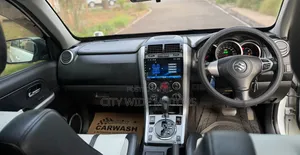 Suzuki Escudo 2010 White