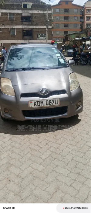 Toyota Vitz 1.5 FWD 5dr 2012 Gray