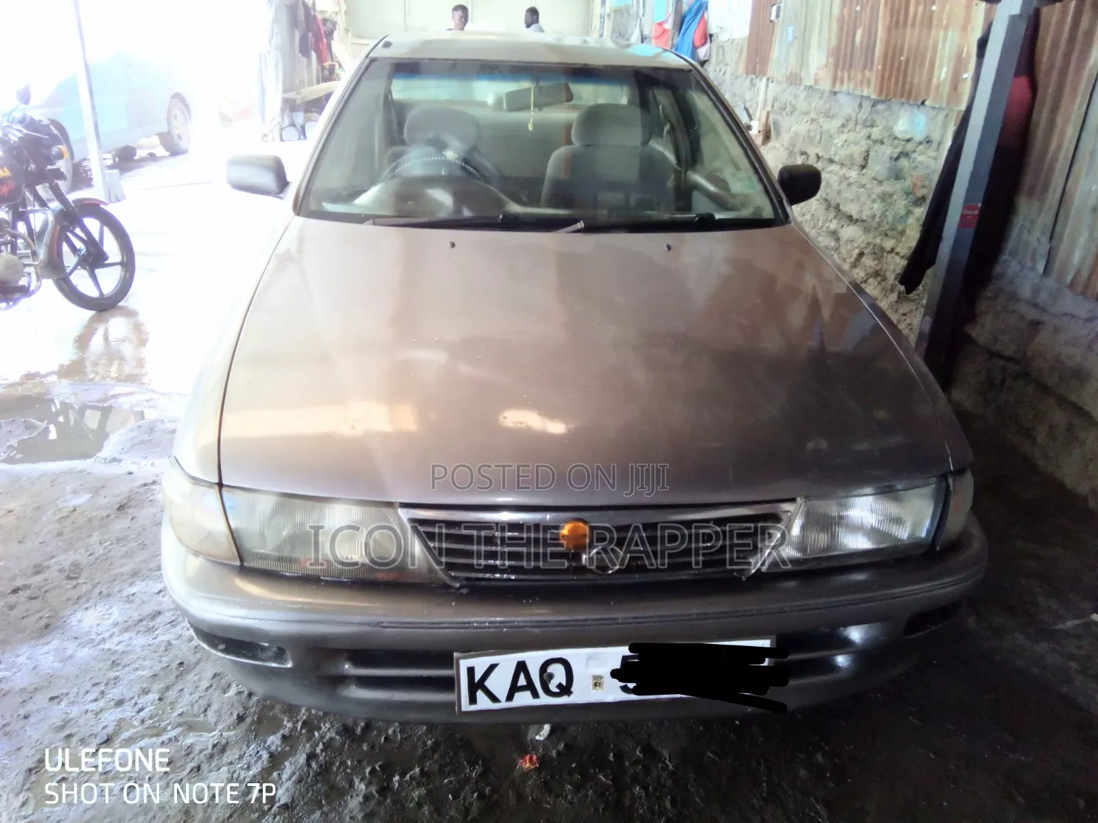 Nissan Sunny 2000 Silver