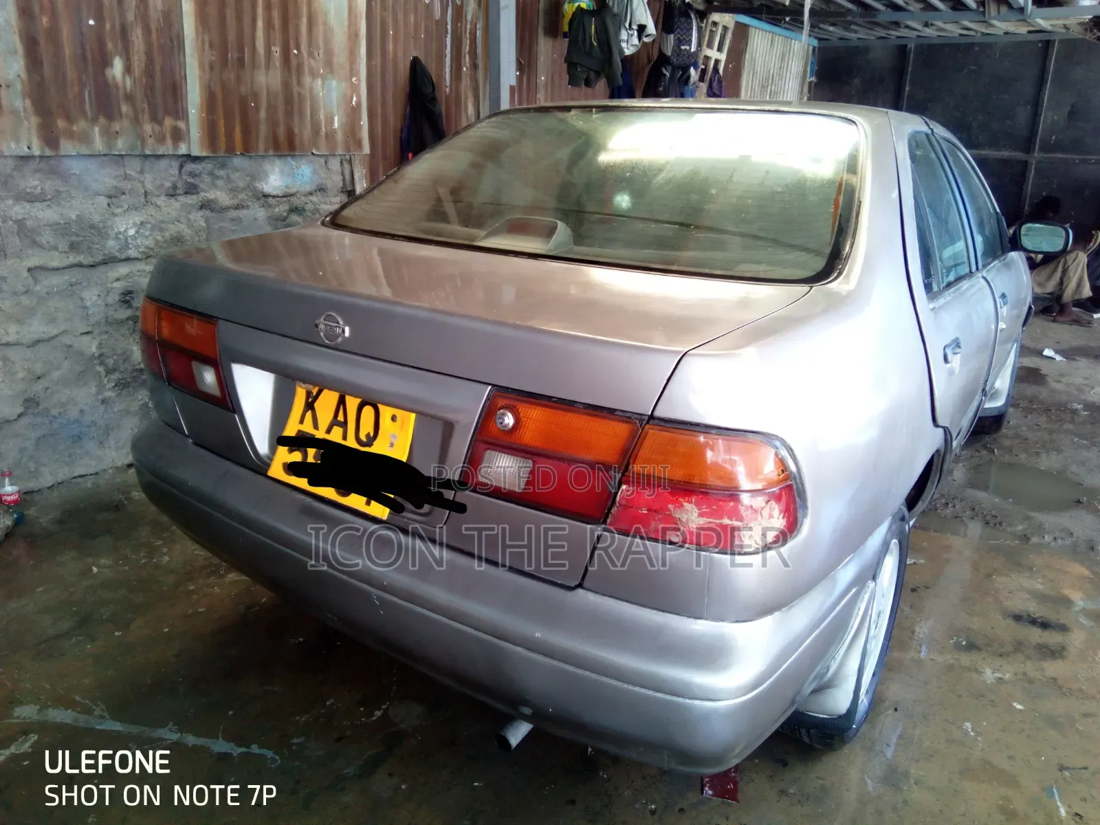 Nissan Sunny 2000 Silver
