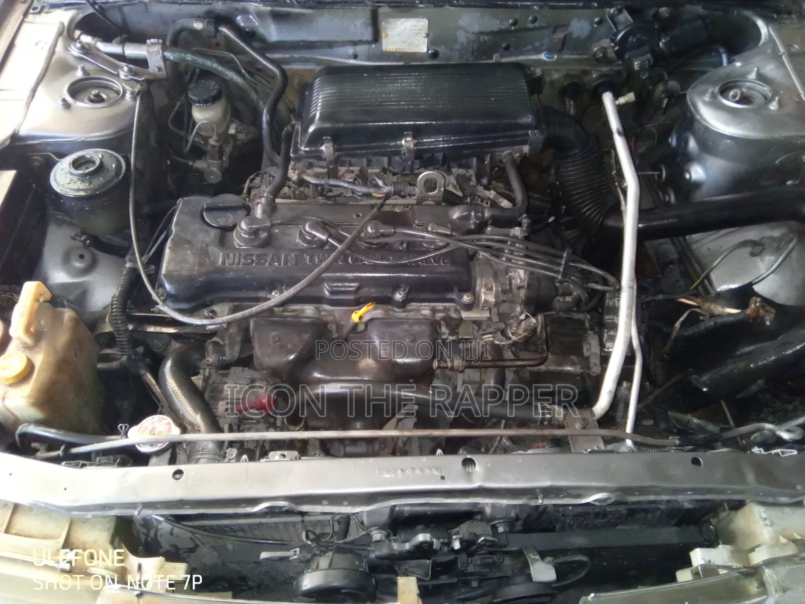 Nissan Sunny 2000 Silver