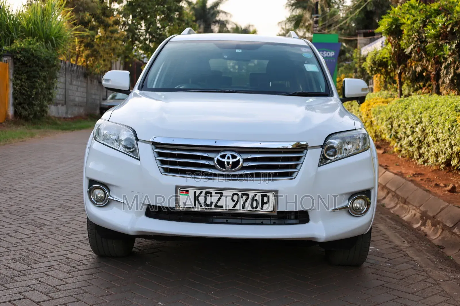 Toyota Vanguard 2013 White