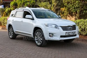 Toyota Vanguard 2013 White