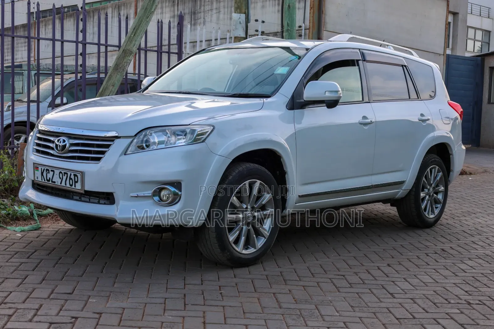 Toyota Vanguard 2013 White