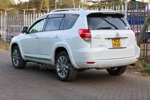 Toyota Vanguard 2013 White