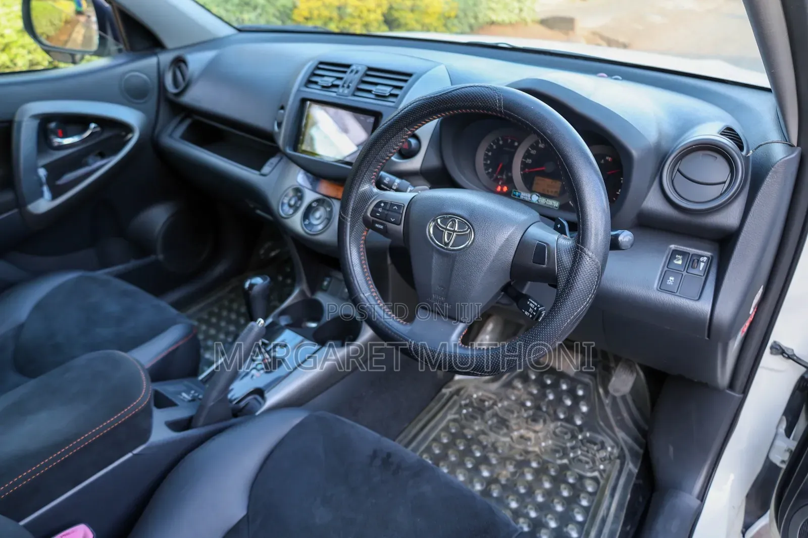Toyota Vanguard 2013 White