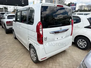 Honda N-Box 2018 White