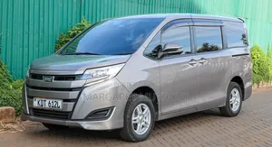 Toyota Noah 2017 Gray