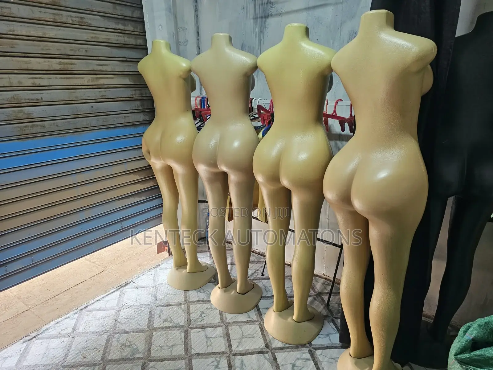 Monique (Dummies)