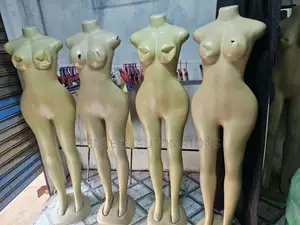 Monique (Dummies)