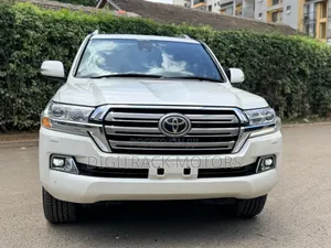 Toyota Land Cruiser 2016 White