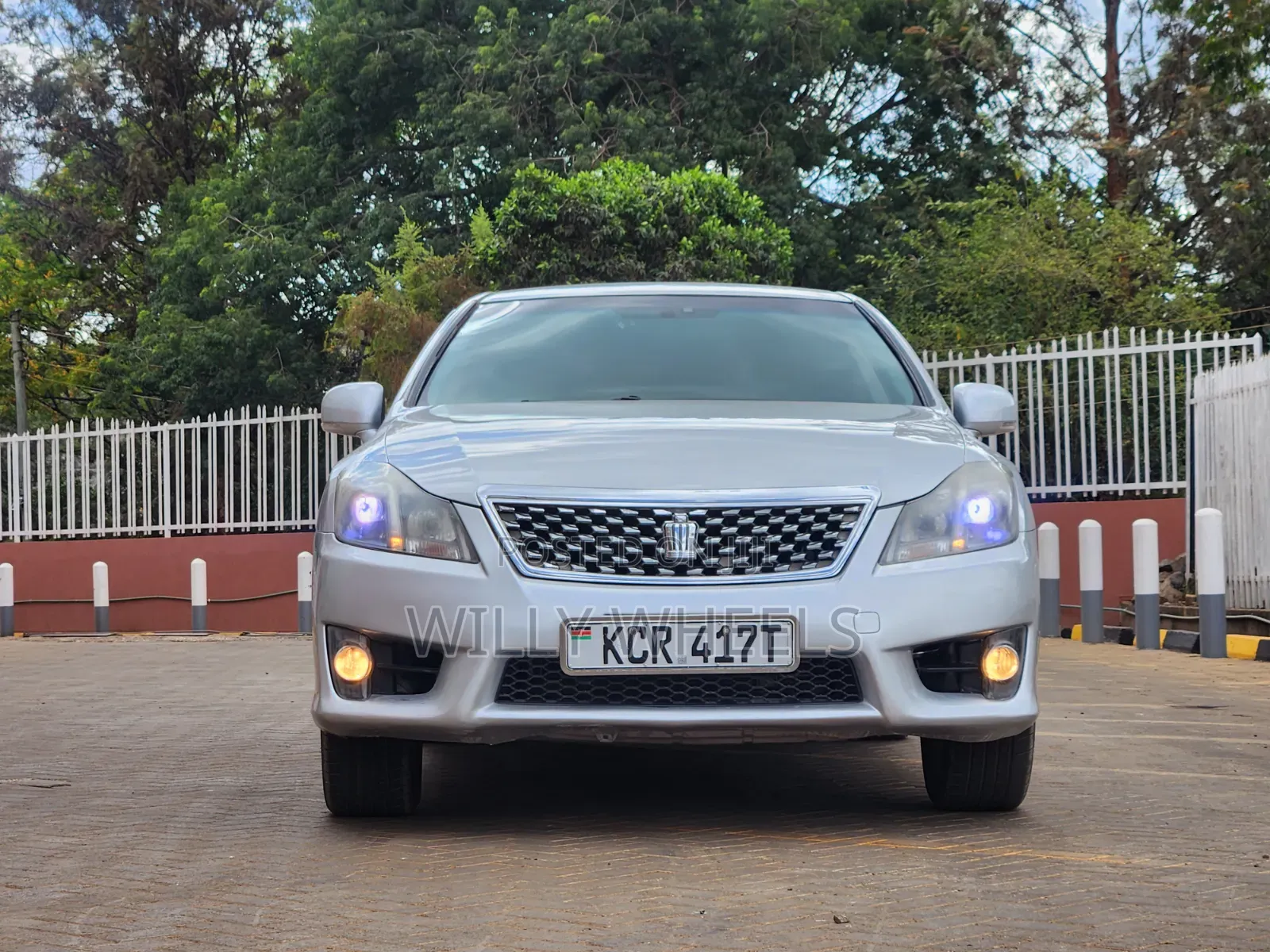 Toyota Crown 2011 Silver