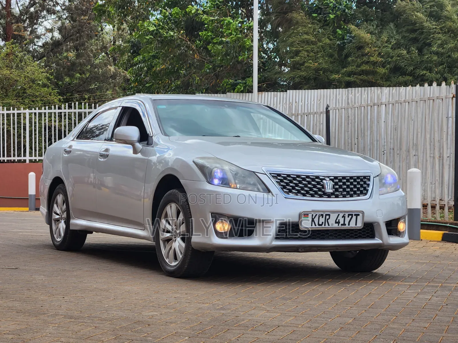 Toyota Crown 2011 Silver