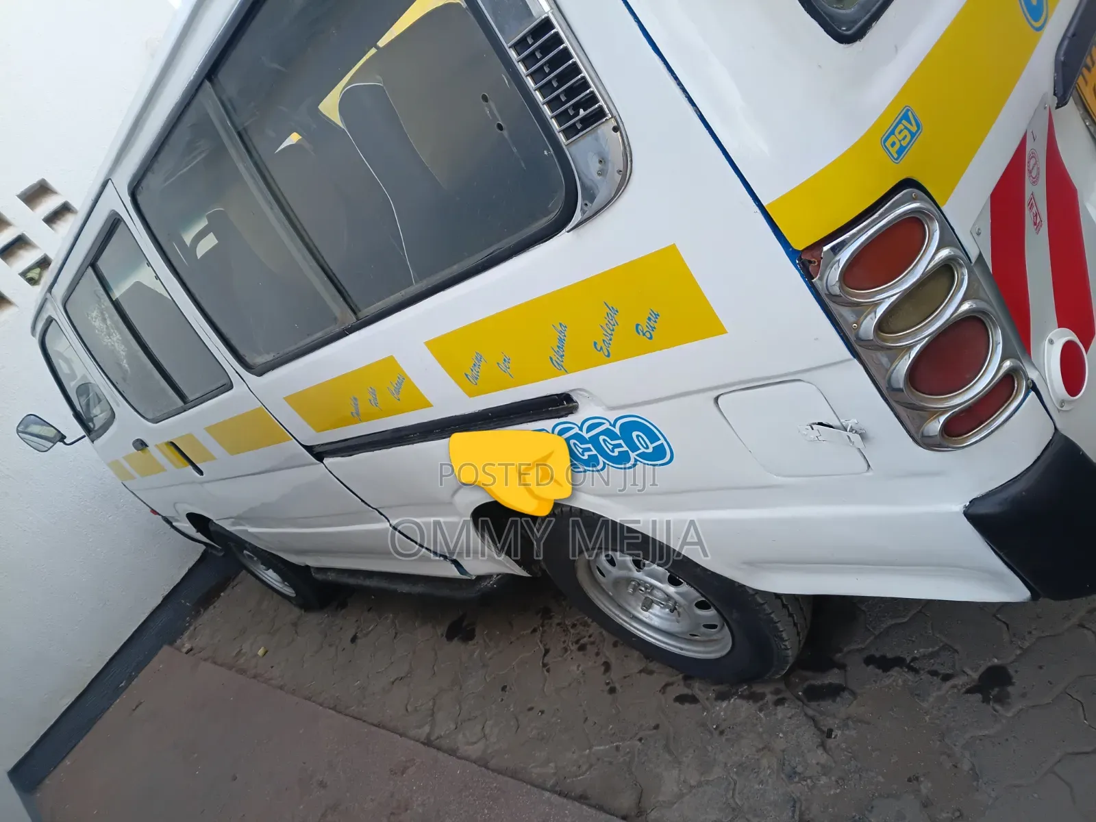 Toyota HiAce 2005 White