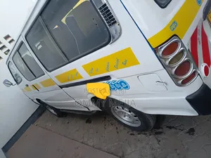 Toyota HiAce 2005 White