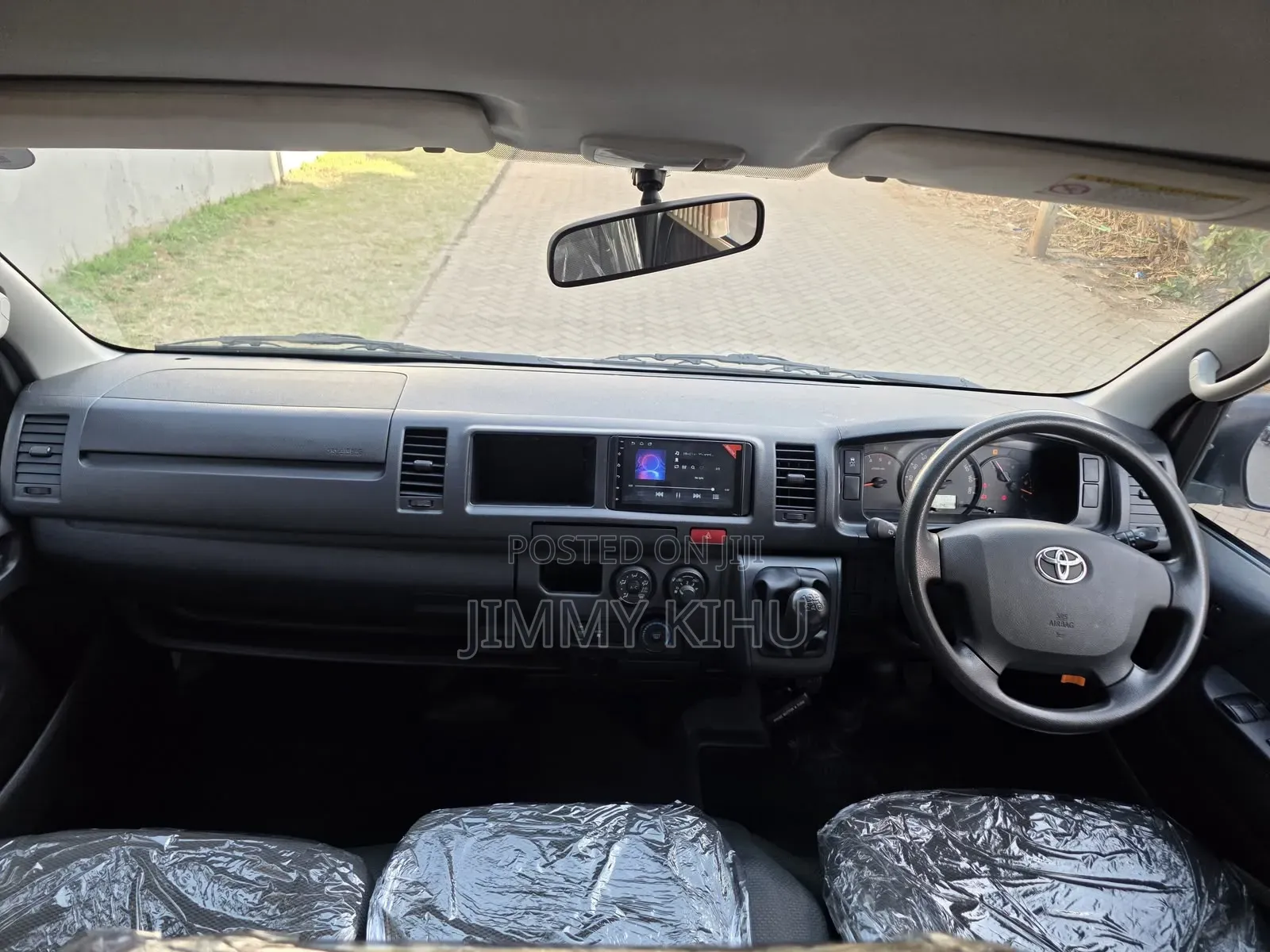 Toyota HiAce 2019 White