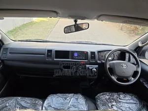 Toyota HiAce 2019 White