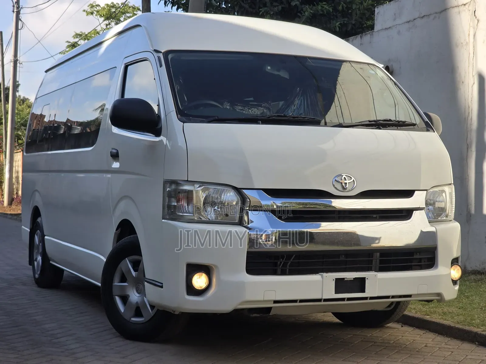 Toyota HiAce 2019 White