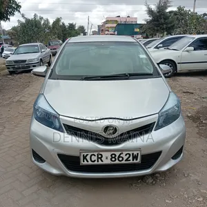 Toyota Vitz 1.3 FWD 5dr 2012 Silver