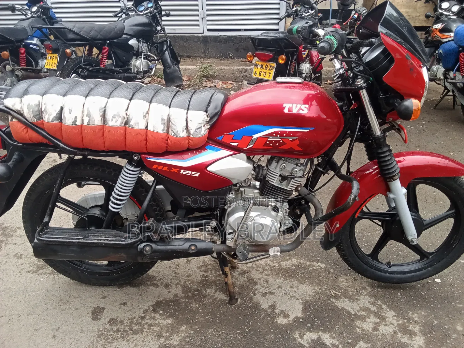 TVS HLX 125 2026 Red