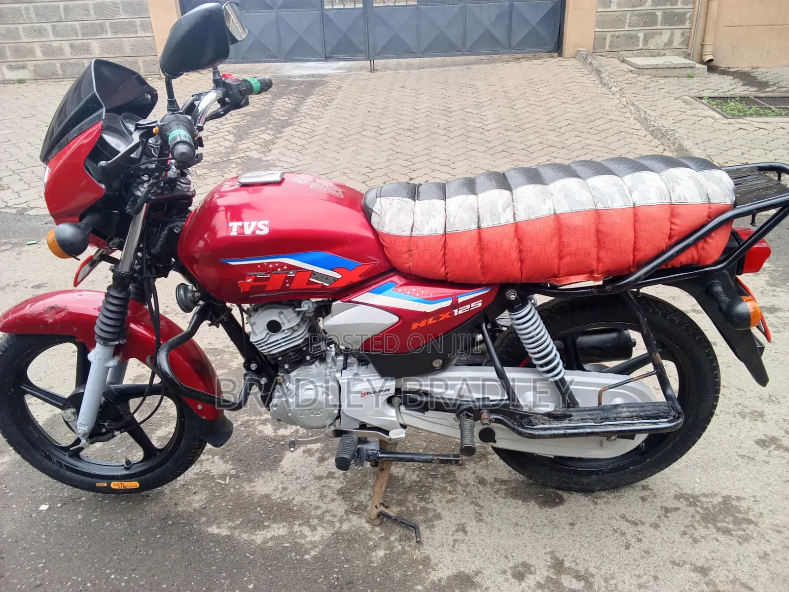 TVS HLX 125 2026 Red