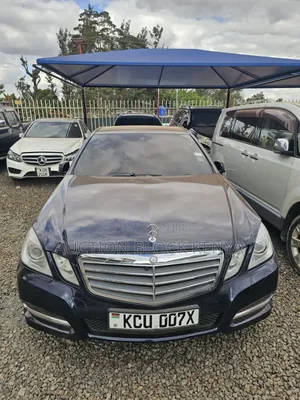 Mercedes-Benz E200 2012 Blue