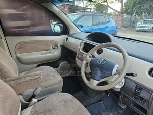 Toyota Sienta 2013 Red