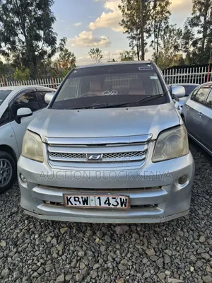 Toyota Noah 2006 Silver