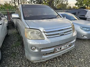 Toyota Noah 2006 Silver