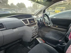 Toyota Noah 2006 Silver