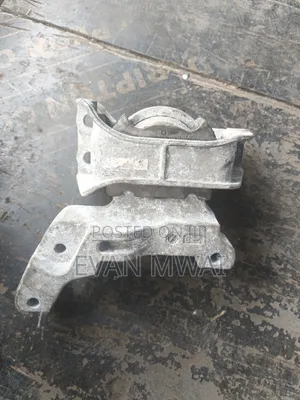 Nissan Juke Engine Mounting 2015 Model