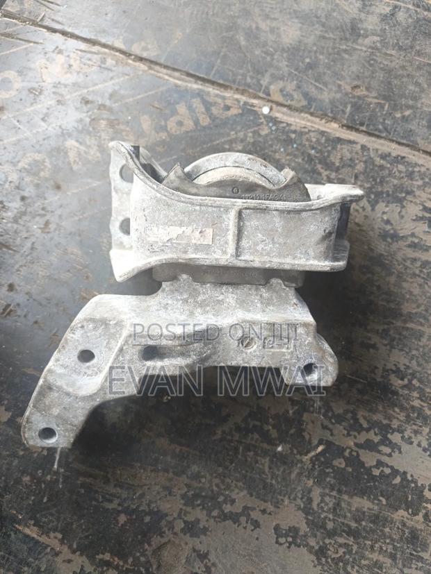 Nissan Juke Engine Mounting 2015 Model