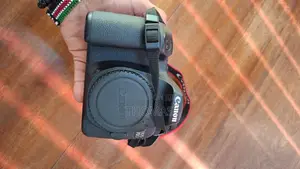 Canon EOS 70D SLR Camera With 3 Lenses