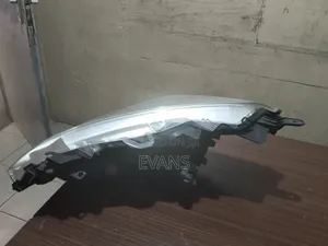 VITZ Right Headlight No 301