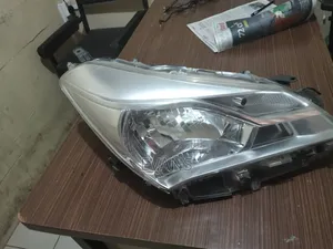 VITZ Right Headlight No 301