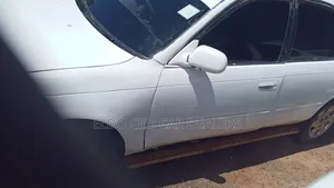 Toyota Corolla 1999 White