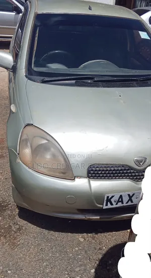 Toyota Vitz 2000 Silver