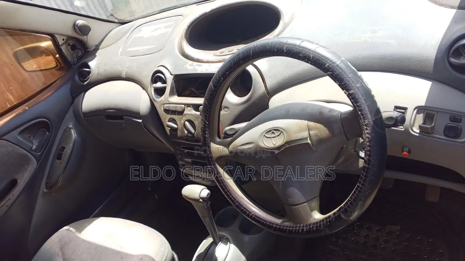 Toyota Vitz 2000 Silver