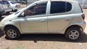 Toyota Vitz 2000 Silver