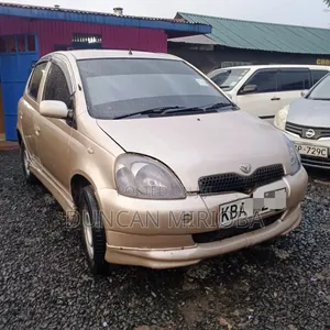 Toyota Vitz 2000 Gold