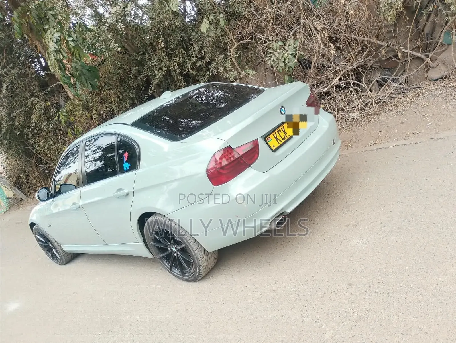 BMW 320i Sedan RWD 2010 Blue