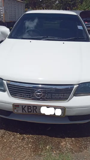 Nissan Sunny 2005 White
